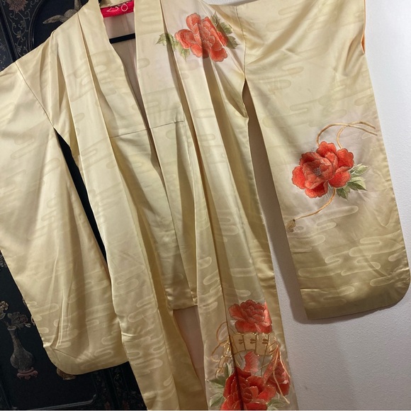 Vintage Embroidered Silk Kimono Robe - Picture 4 of 13